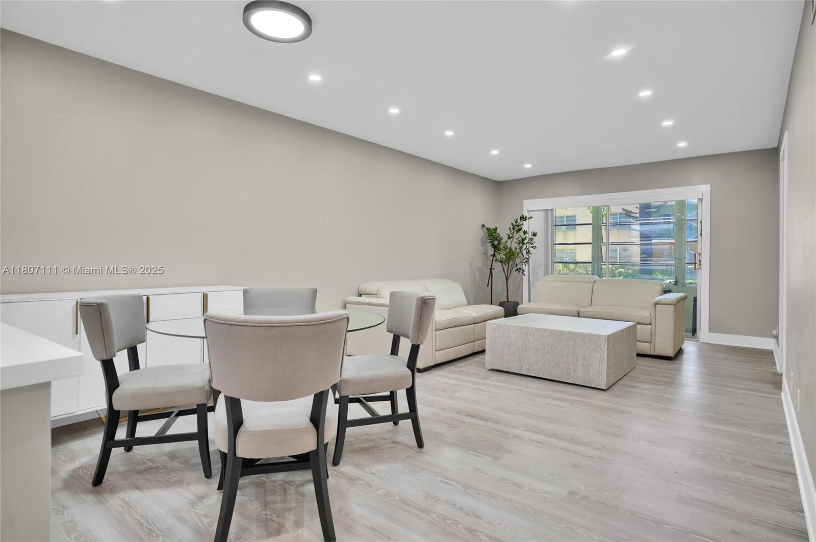 BERKLEY HOUSE OF CARRIAGE - Residential