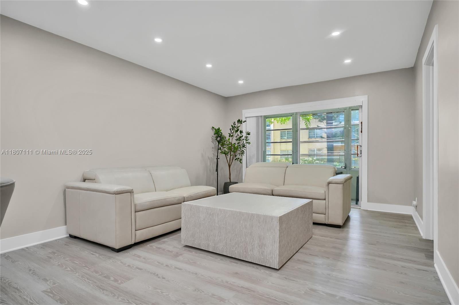 BERKLEY HOUSE OF CARRIAGE - Residential