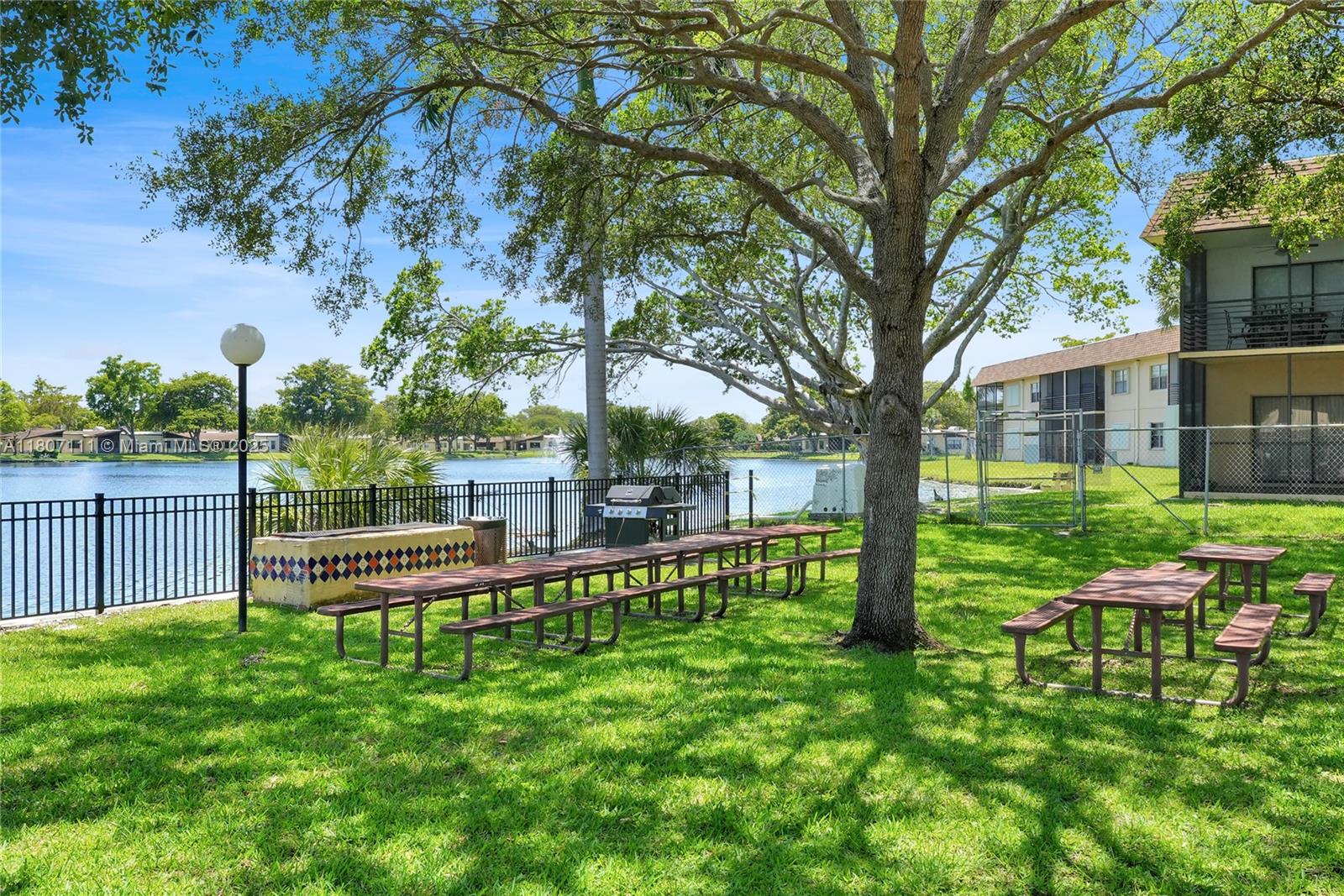 BERKLEY HOUSE OF CARRIAGE - Residential