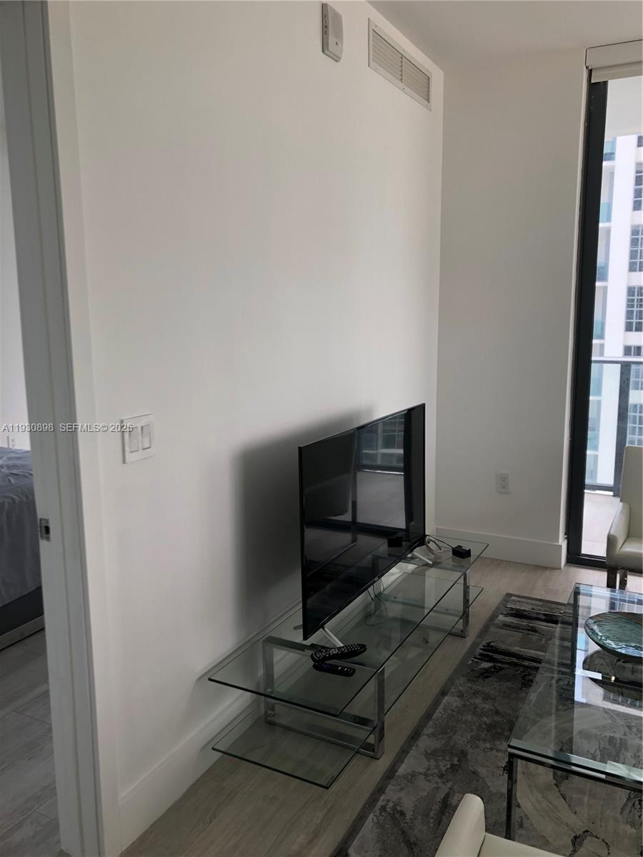 3401 MIDTOWN CONDO - Residential Lease