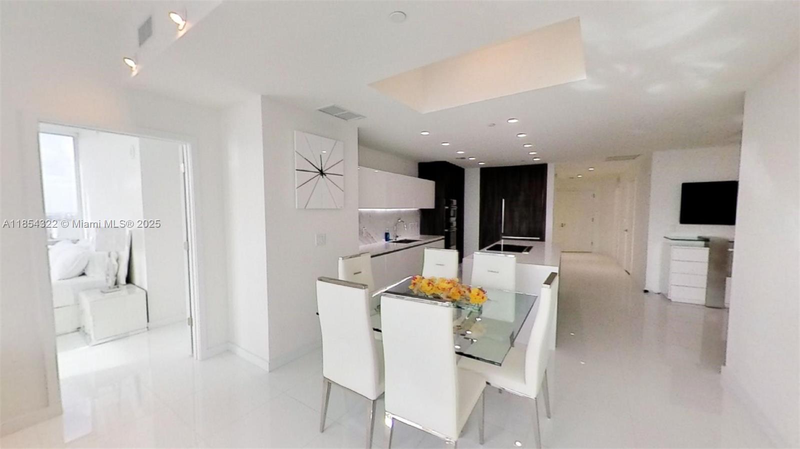 Stunning 3-bedroom, 4-bathroom unit in the heart of Miami. Enjoy breathtaking views, modern kitchen, and luxurious finishes. Located in a premier building with amenities like a pool, gym, and 24/7 security. Steps away from shopping, dining, and easy access to major roads. A must-see opportunity!