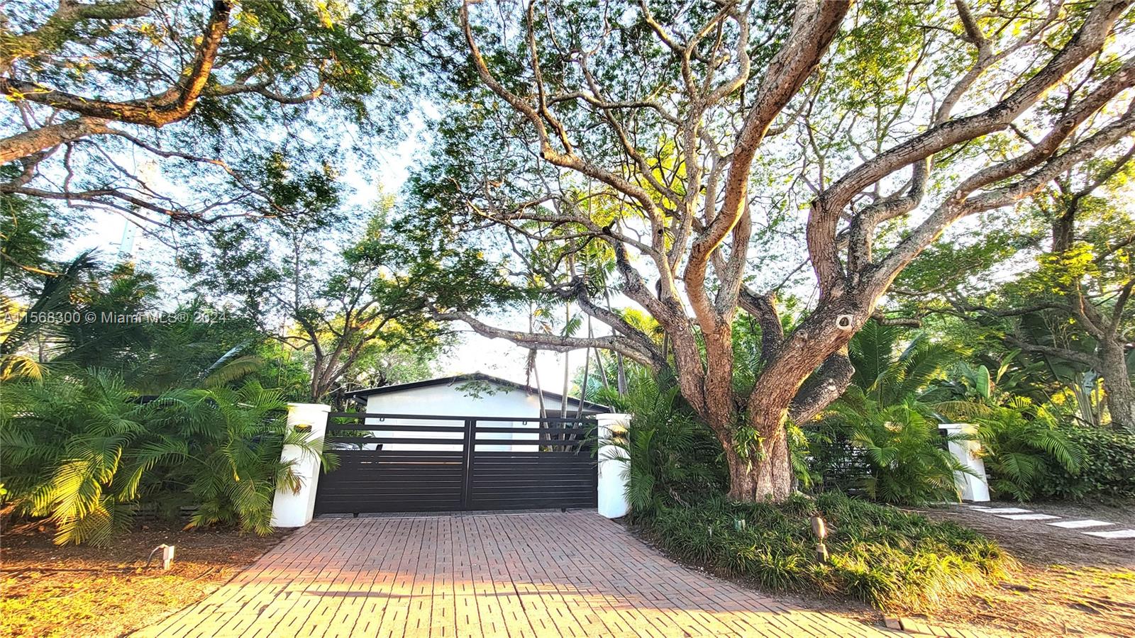 TOWN ESTATES - Residential