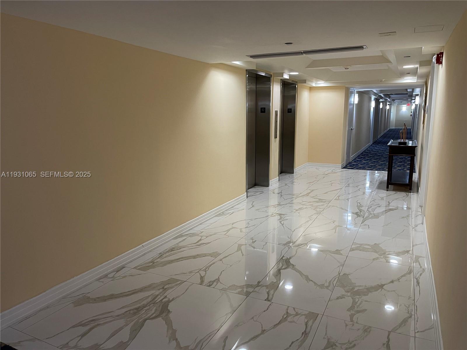 THE COLLINS CONDO - Residential