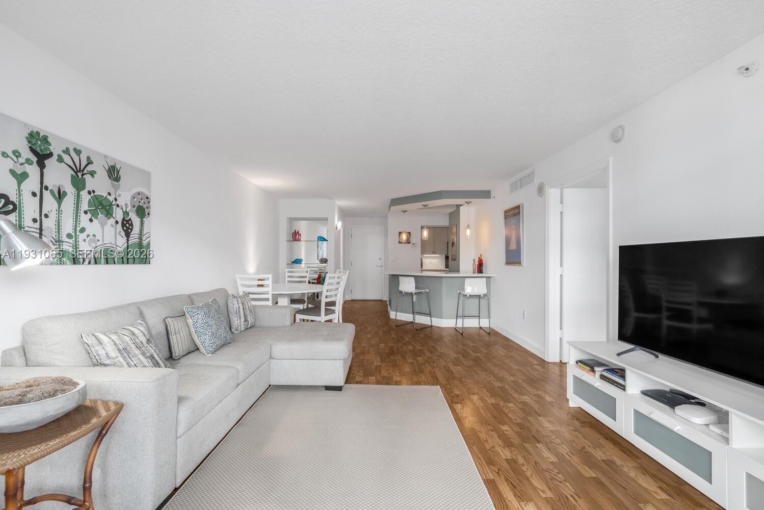 THE COLLINS CONDO - Residential