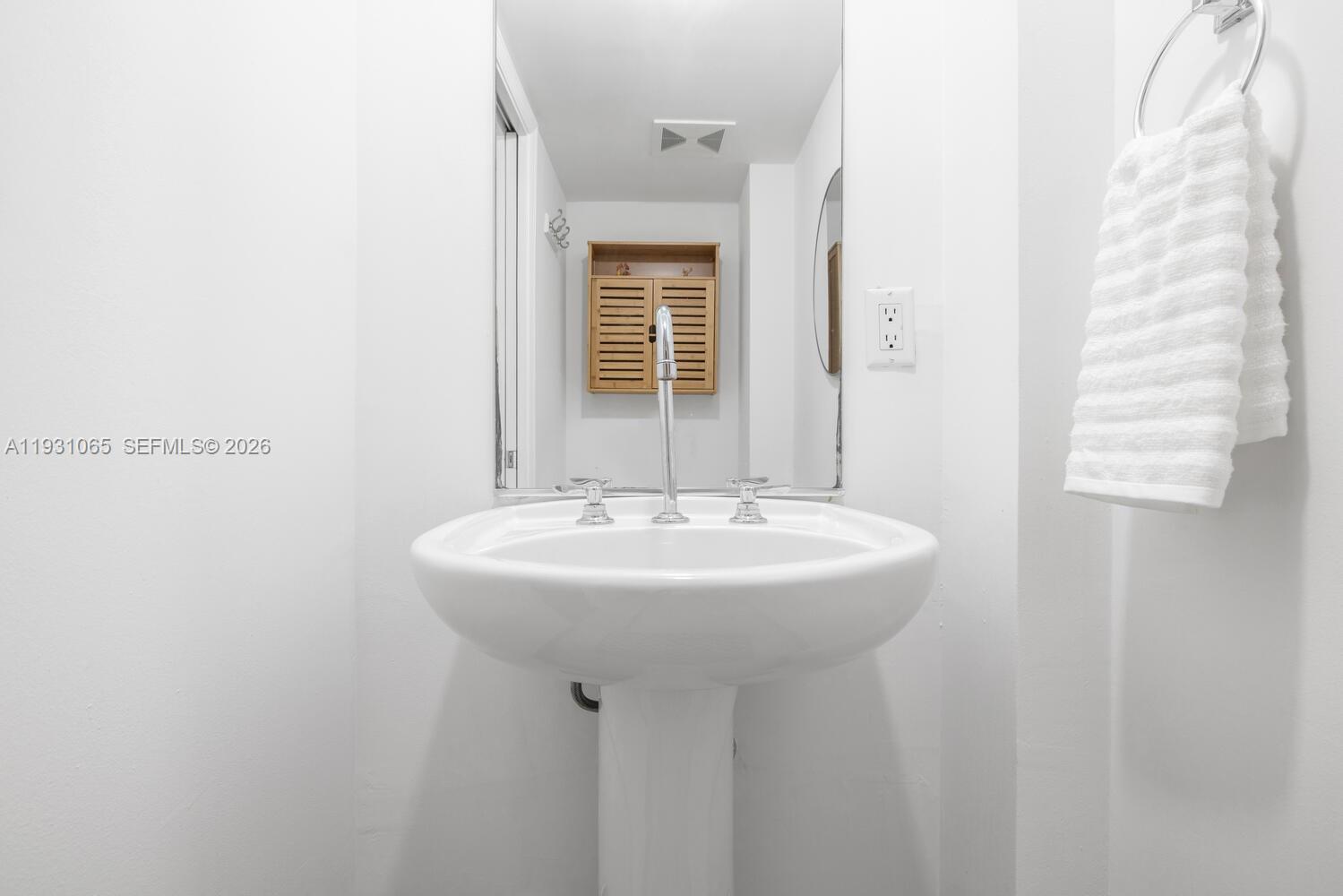 THE COLLINS CONDO - Residential