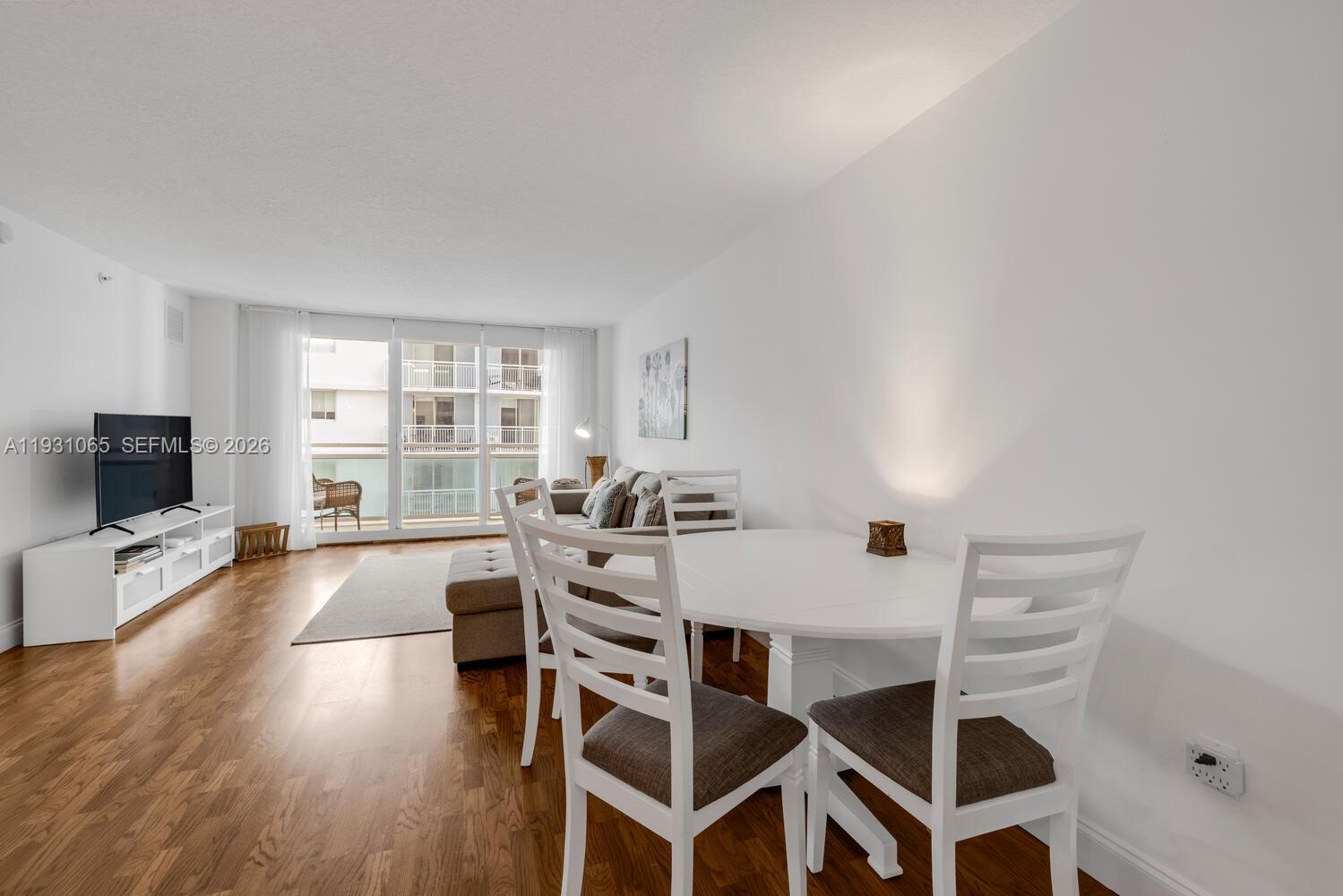 THE COLLINS CONDO - Residential