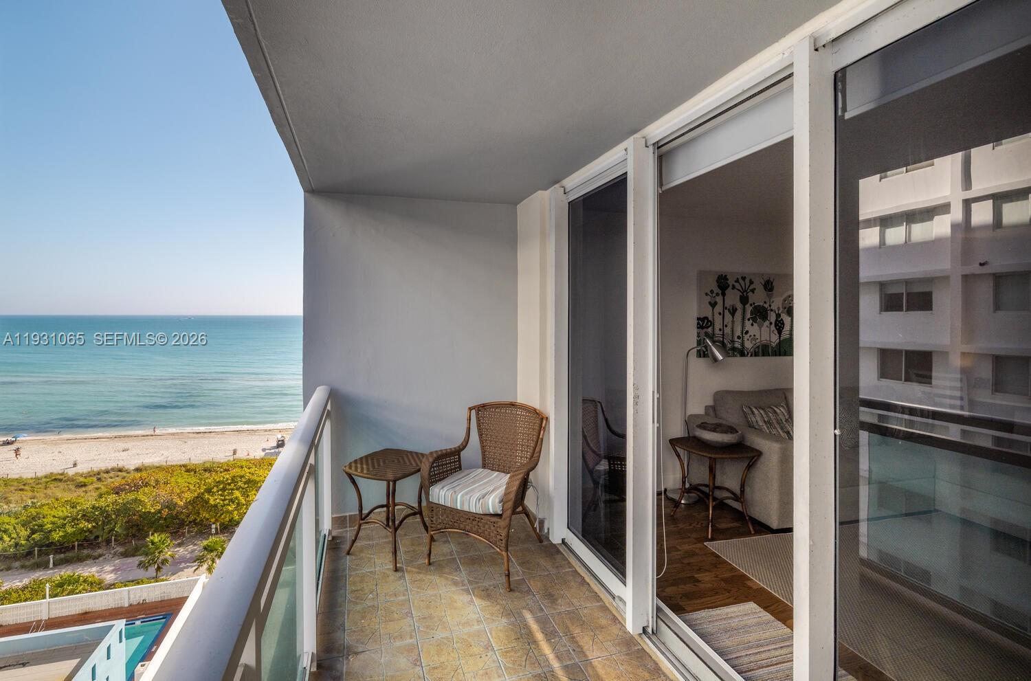 THE COLLINS CONDO - Residential