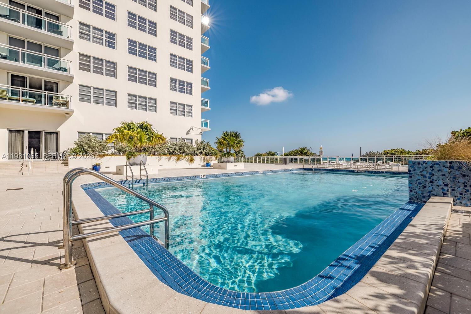 THE COLLINS CONDO - Residential