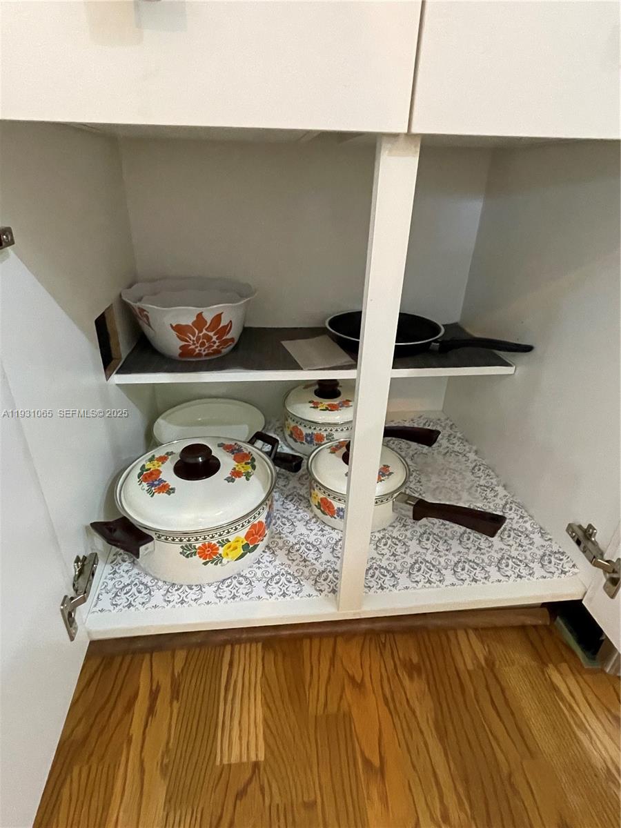 THE COLLINS CONDO - Residential