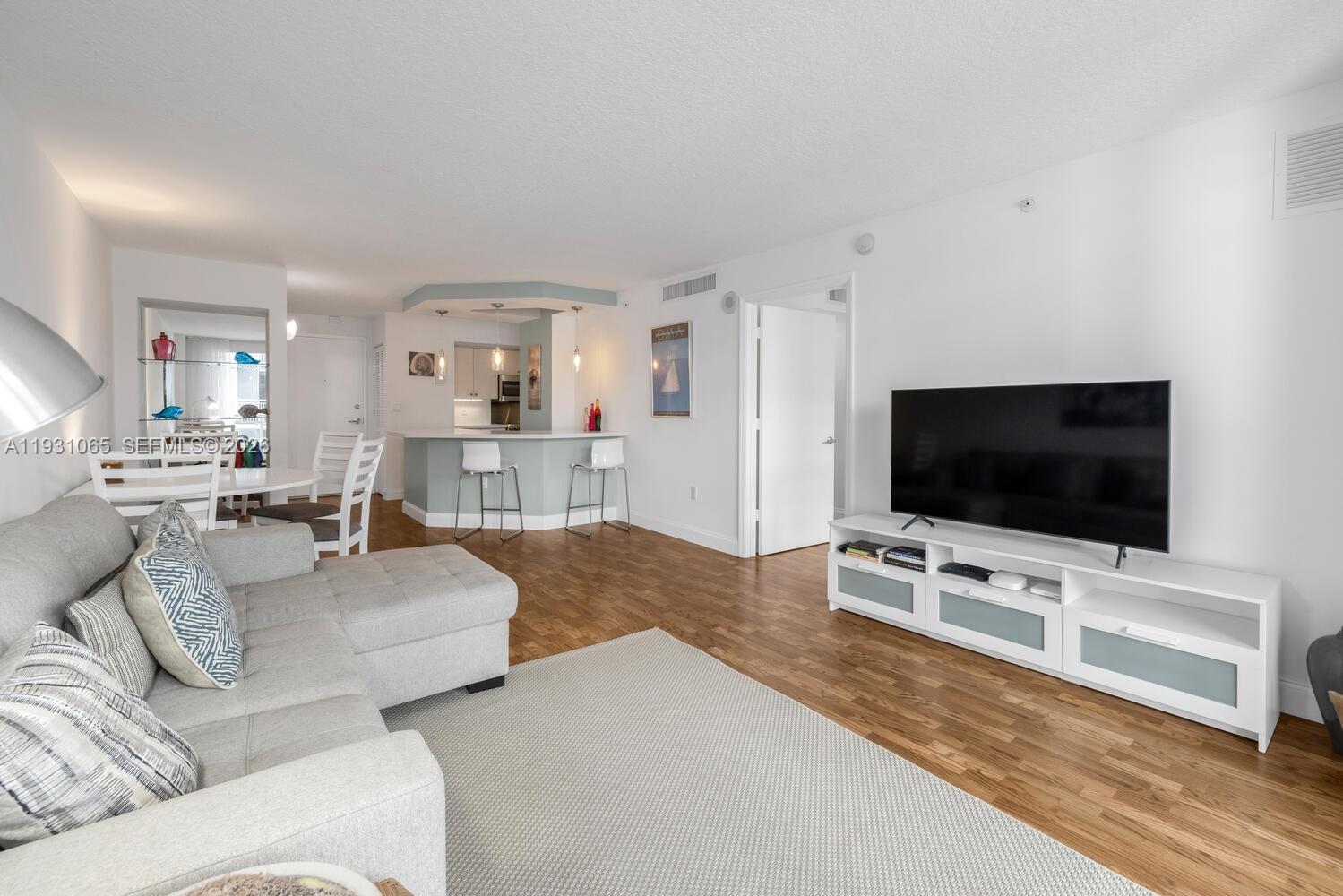 THE COLLINS CONDO - Residential