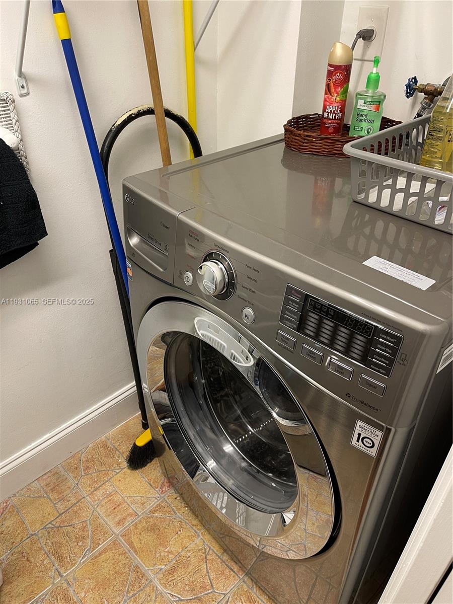 THE COLLINS CONDO - Residential