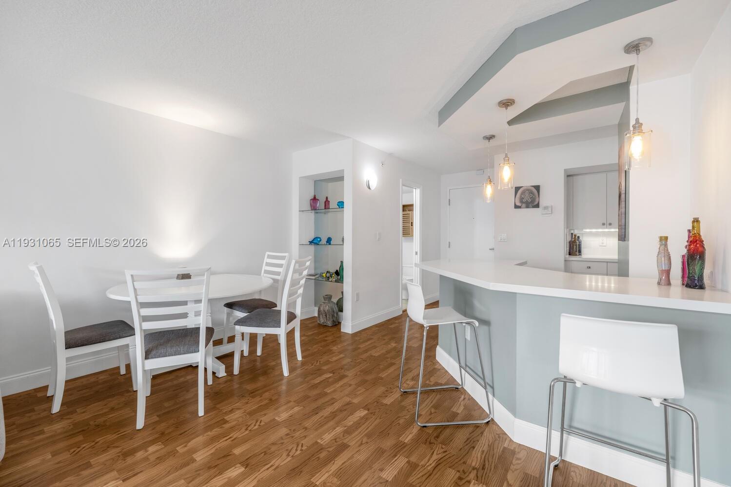 THE COLLINS CONDO - Residential