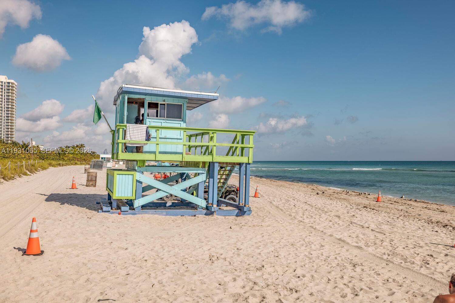 THE COLLINS CONDO - Residential