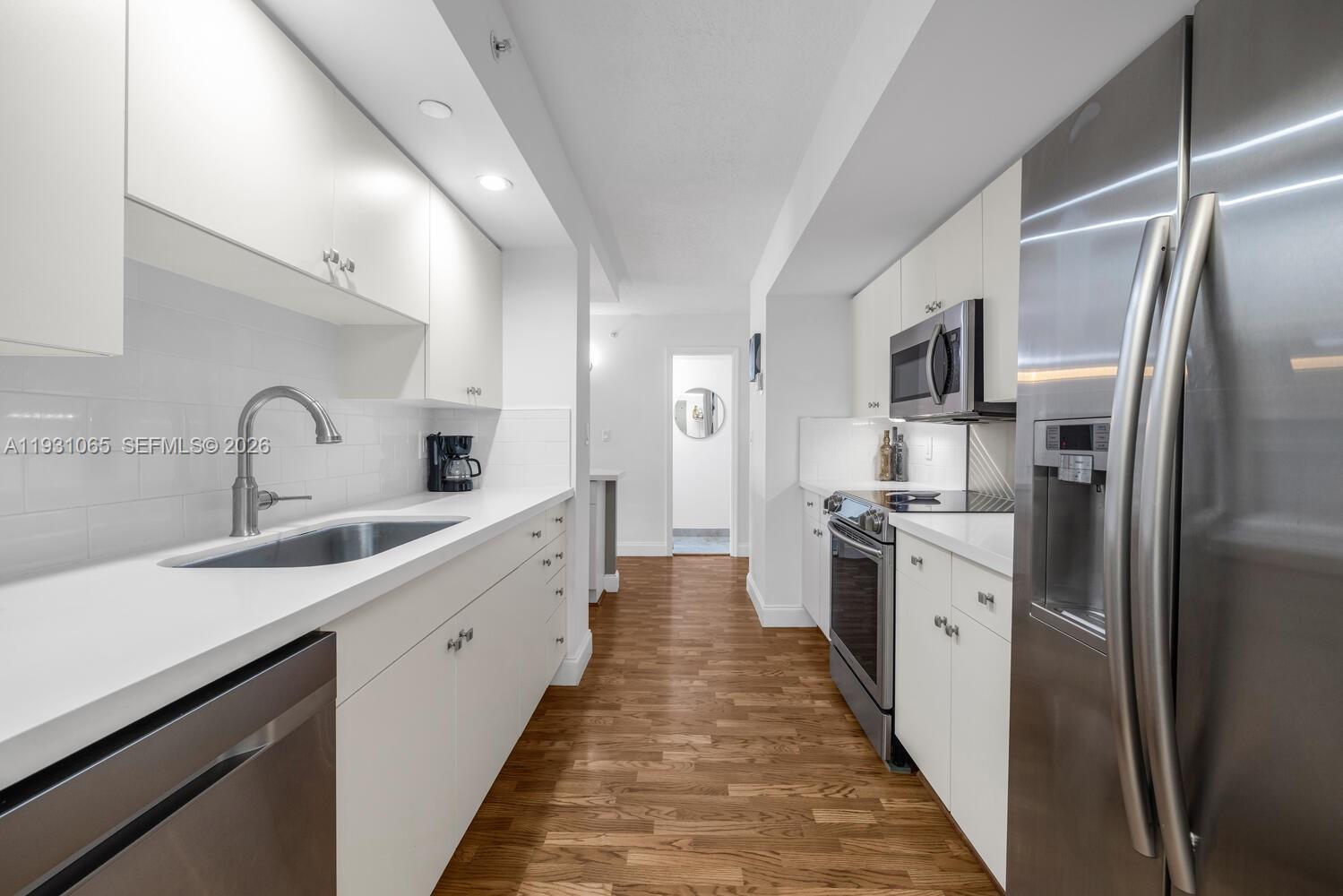 THE COLLINS CONDO - Residential