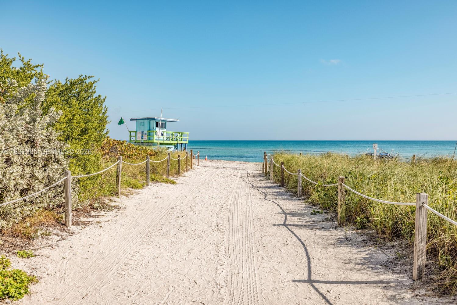 THE COLLINS CONDO - Residential