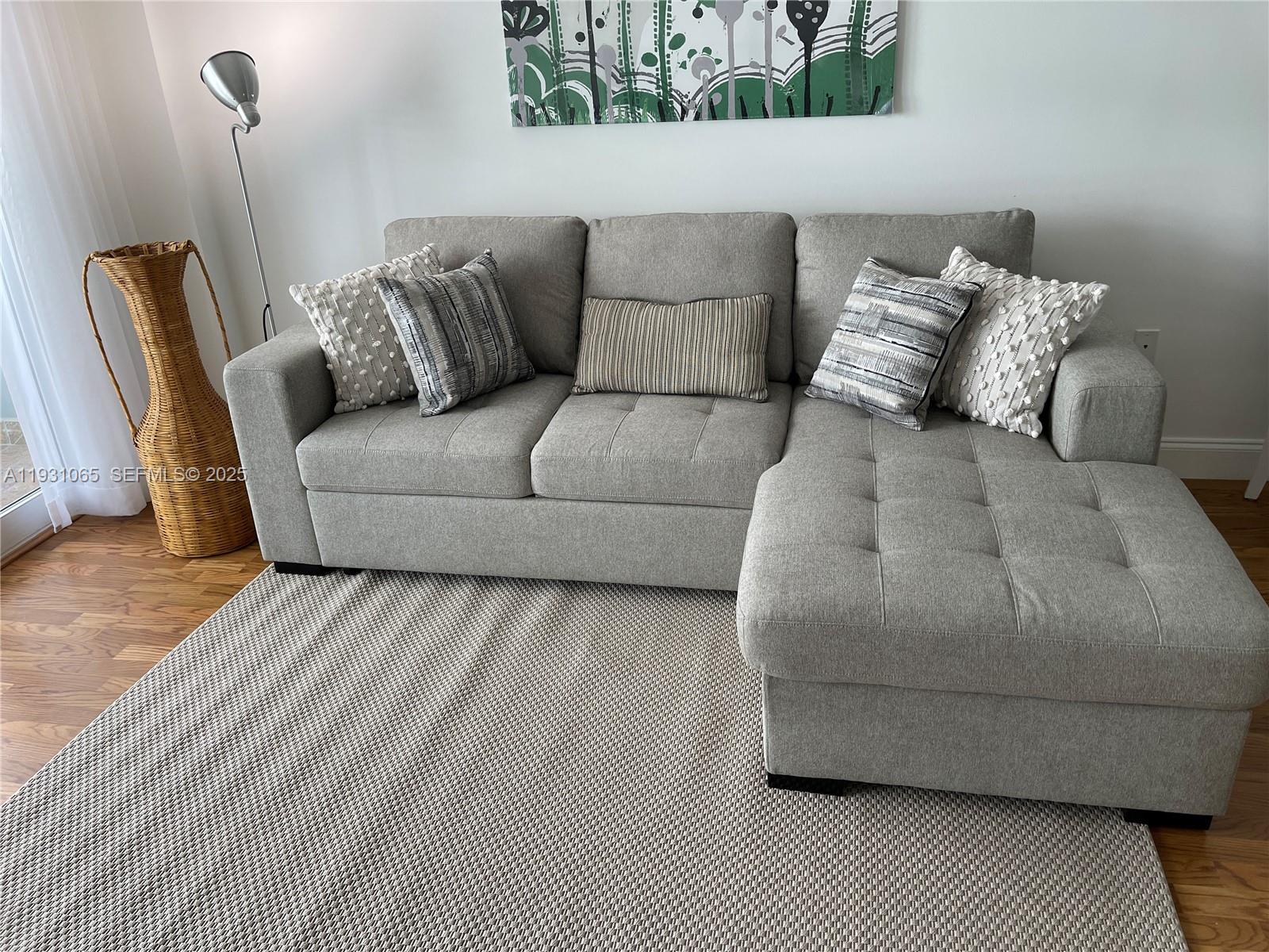 THE COLLINS CONDO - Residential