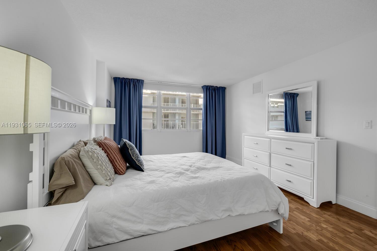 THE COLLINS CONDO - Residential