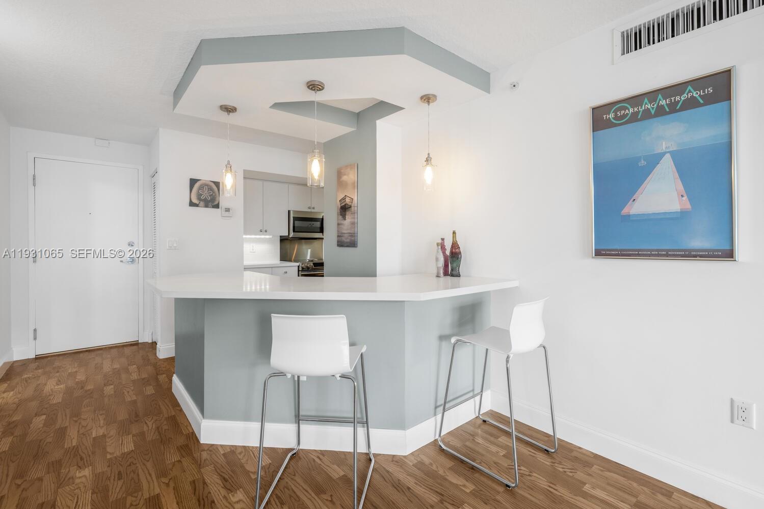 THE COLLINS CONDO - Residential