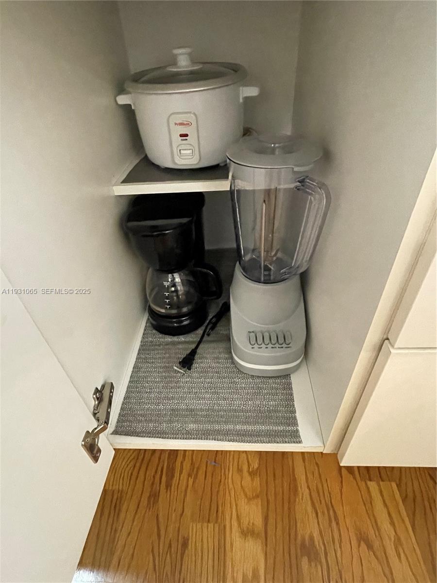 THE COLLINS CONDO - Residential