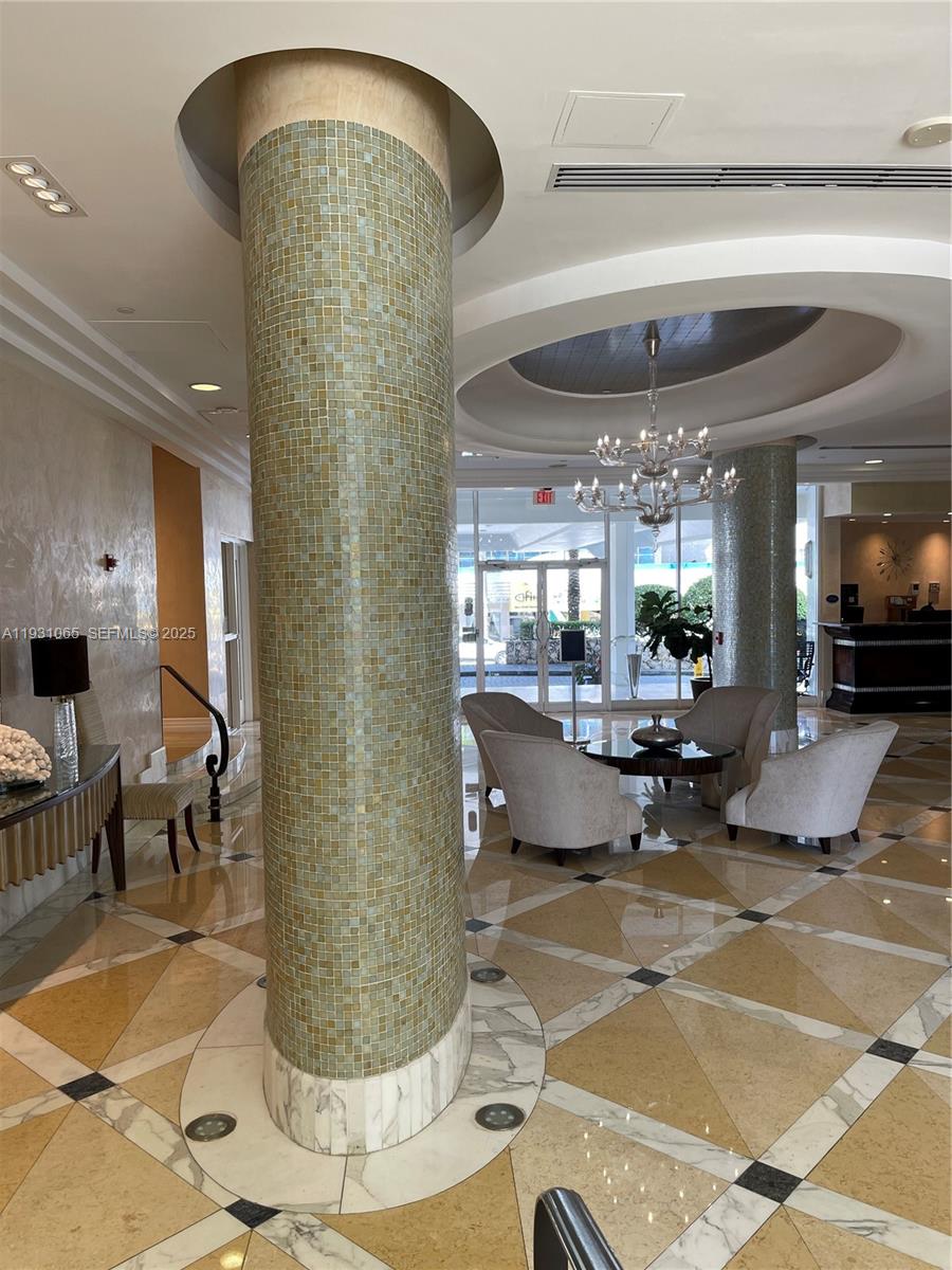 THE COLLINS CONDO - Residential