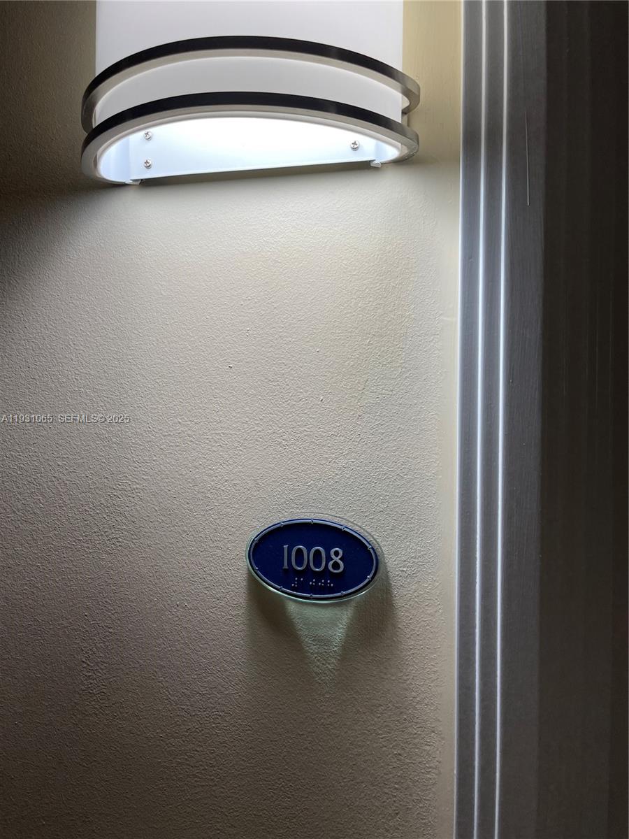 THE COLLINS CONDO - Residential