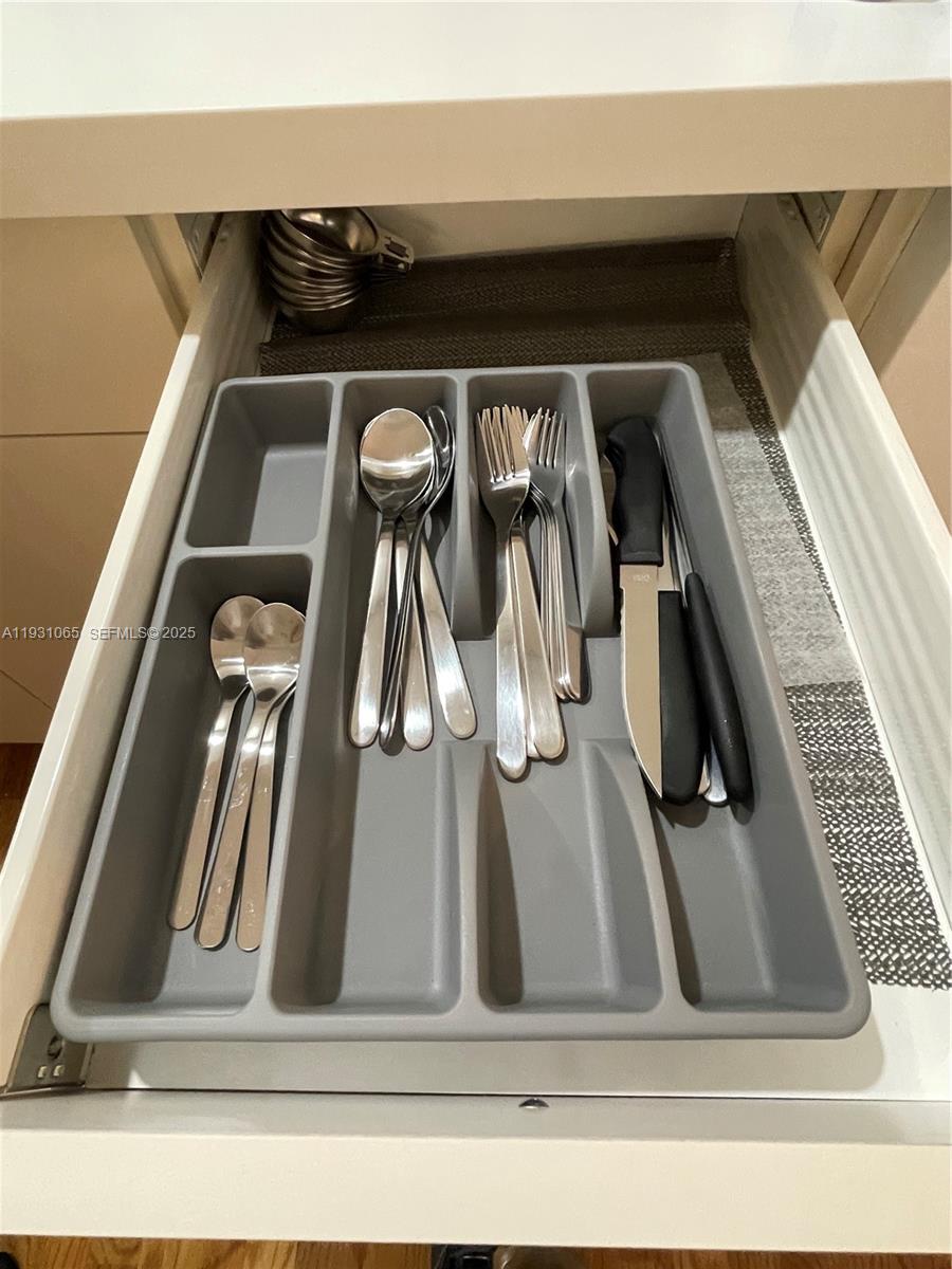 THE COLLINS CONDO - Residential