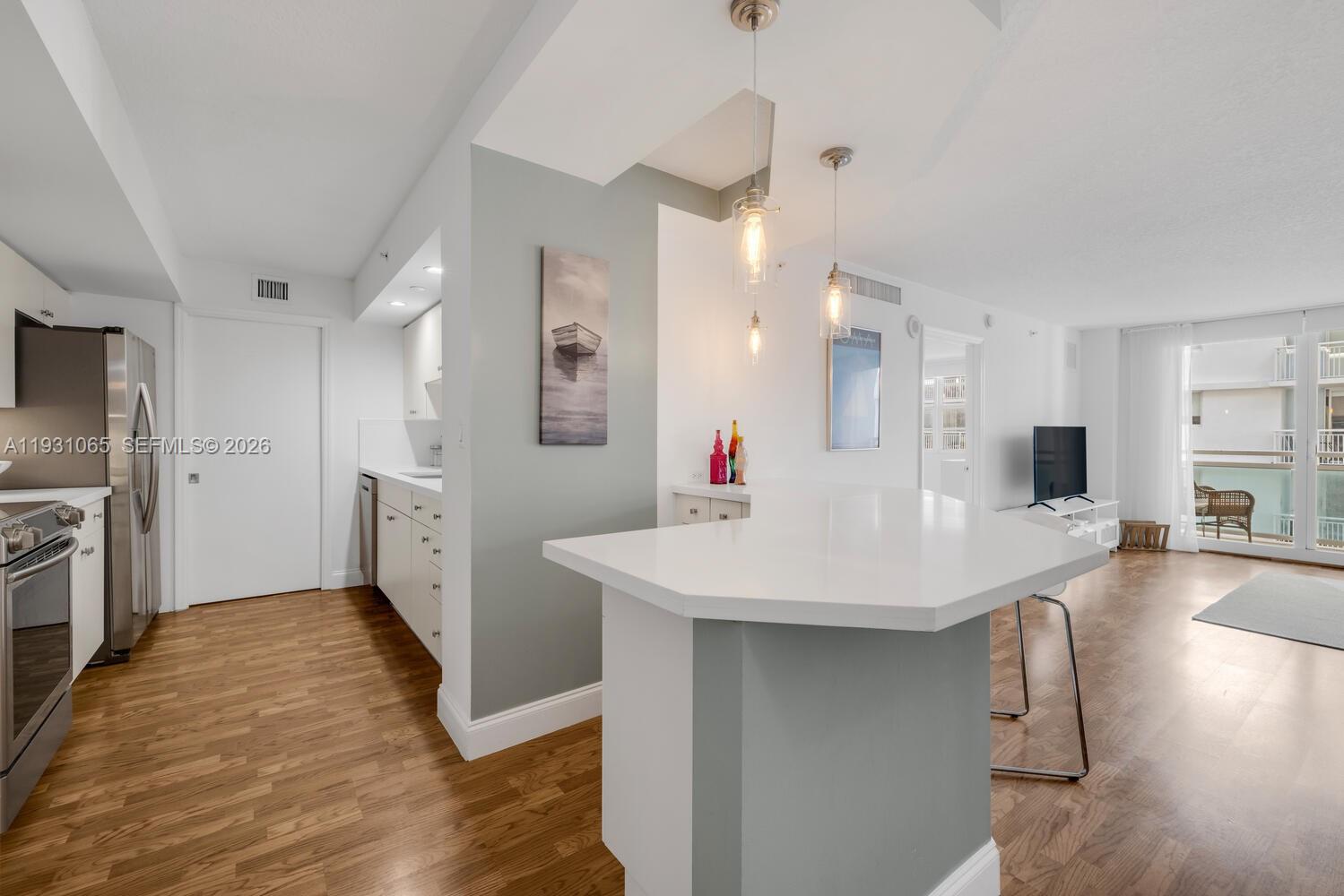 THE COLLINS CONDO - Residential