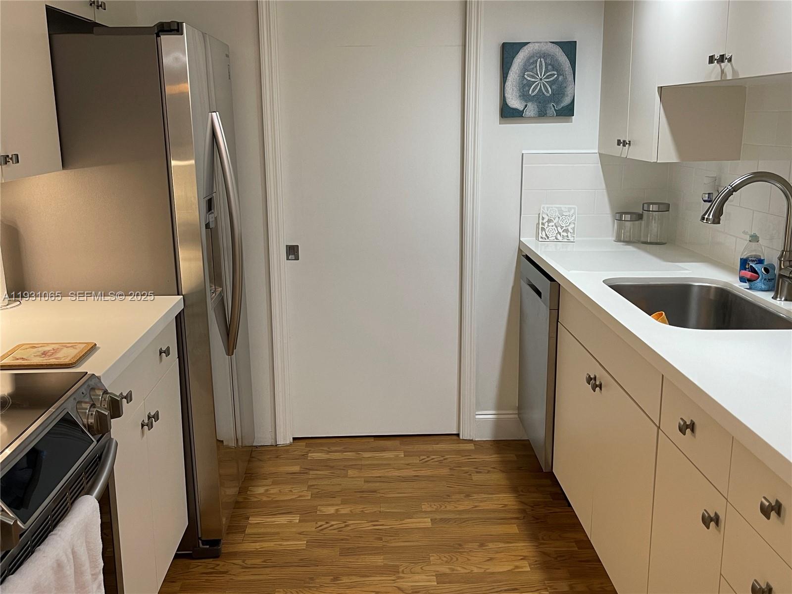 THE COLLINS CONDO - Residential