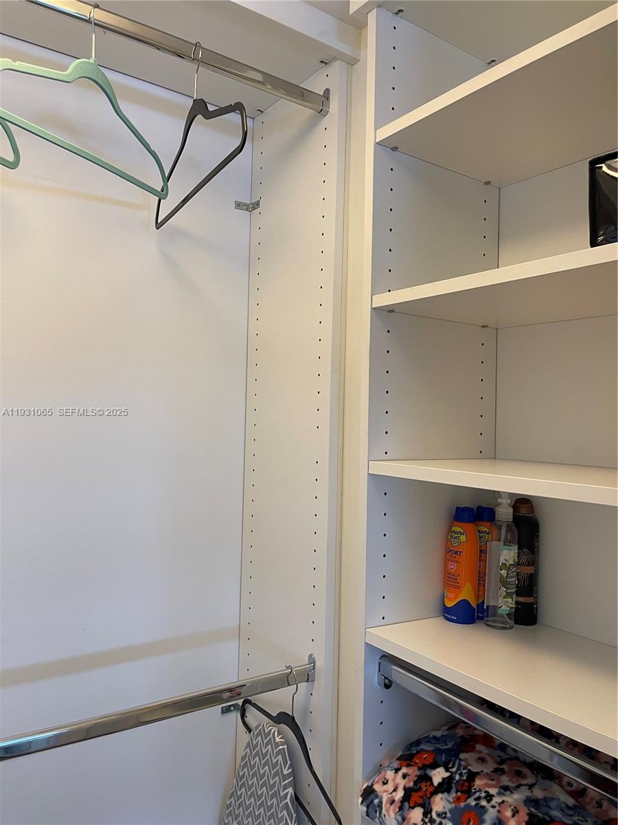 THE COLLINS CONDO - Residential