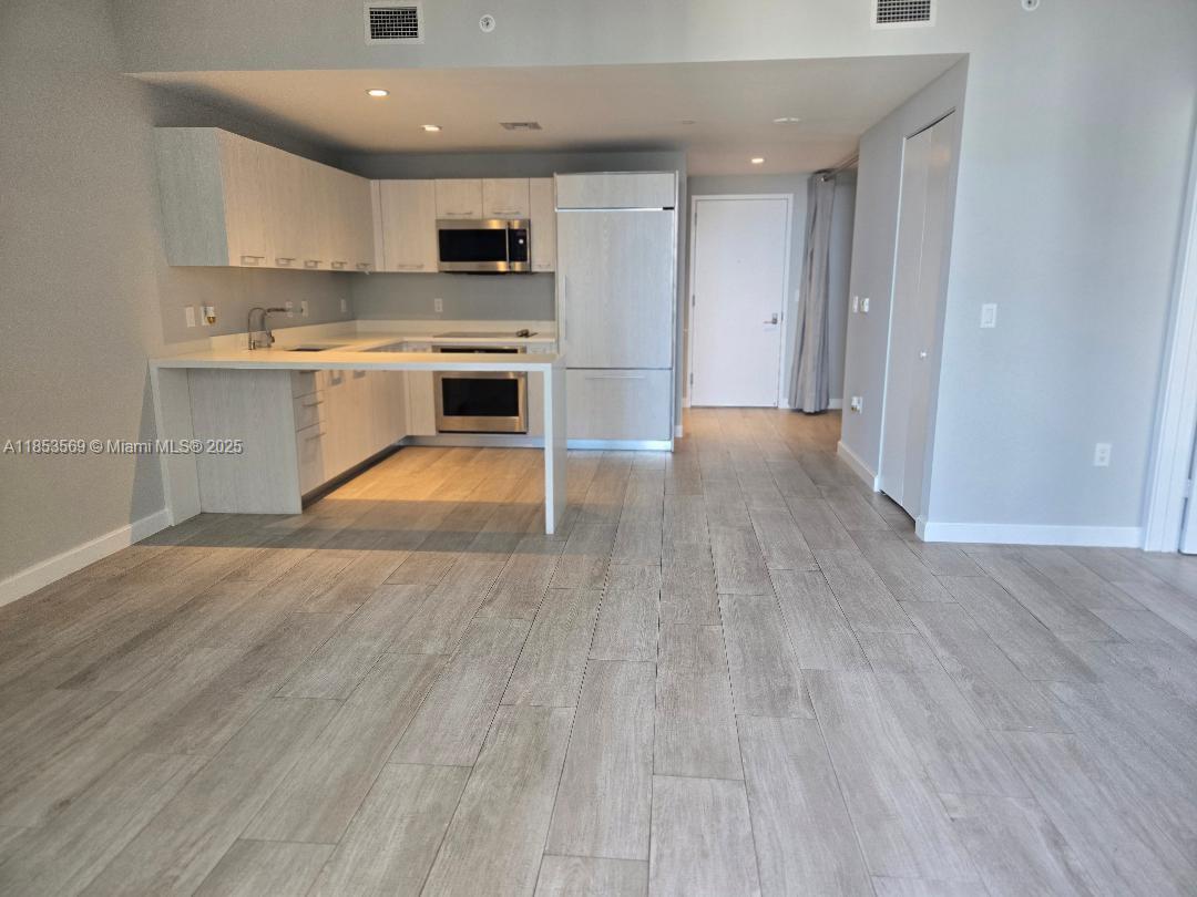 45 SW 9th St 2602