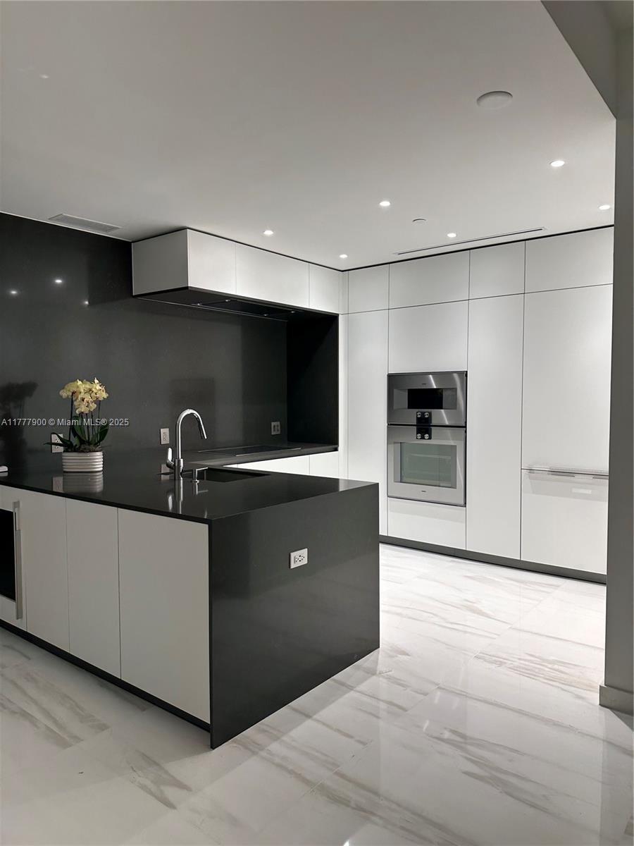 ASTON MARTIN - Residential Lease