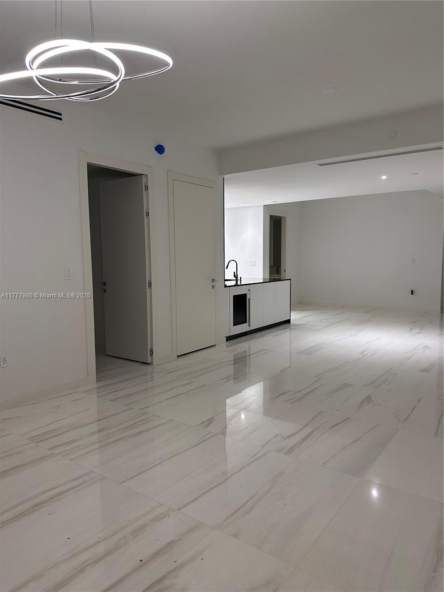 ASTON MARTIN - Residential Lease