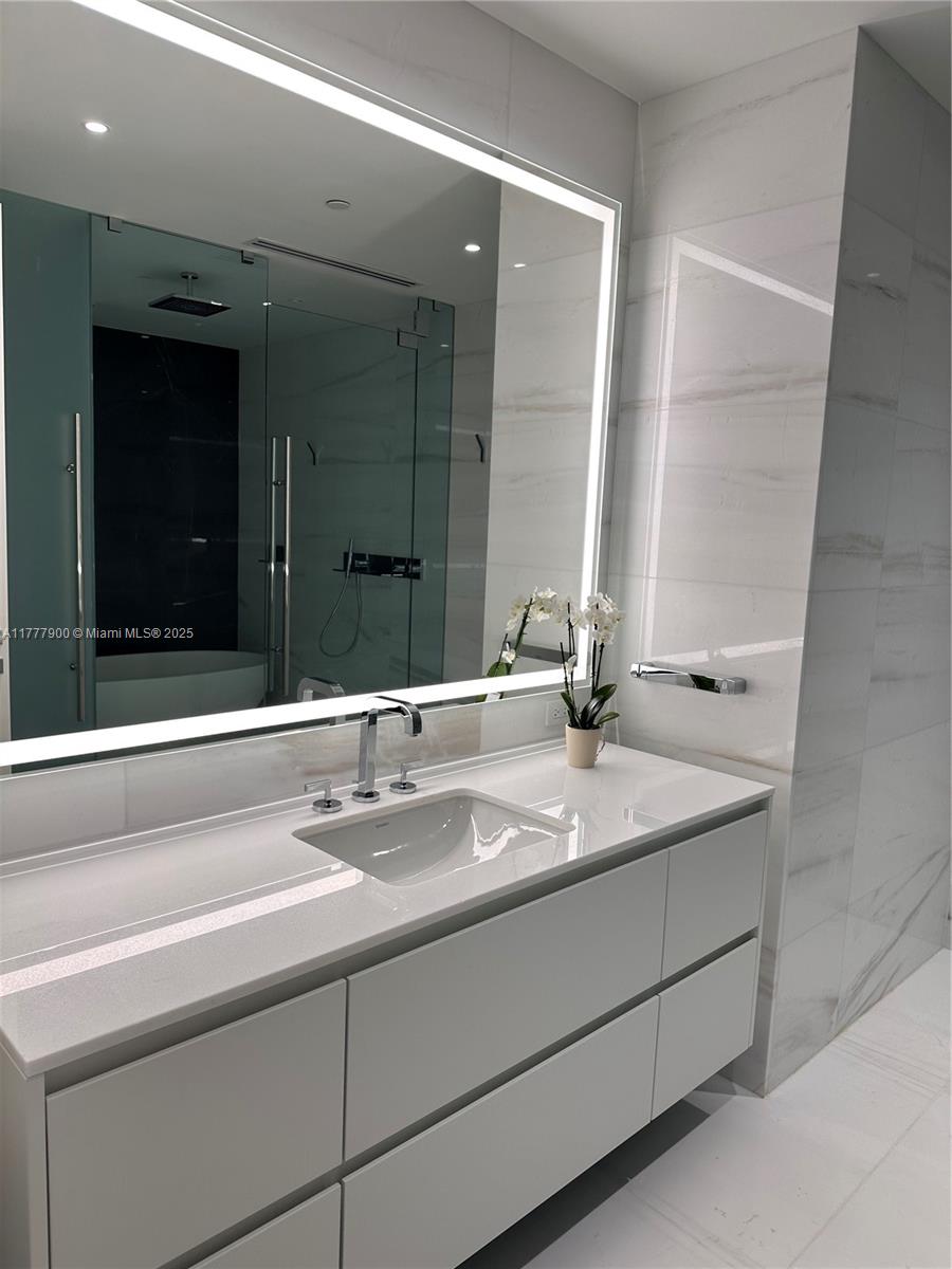 ASTON MARTIN - Residential Lease