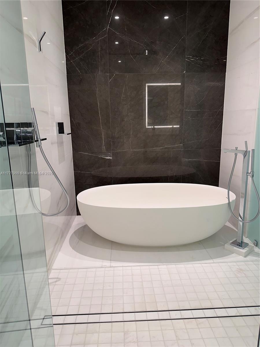 ASTON MARTIN - Residential Lease