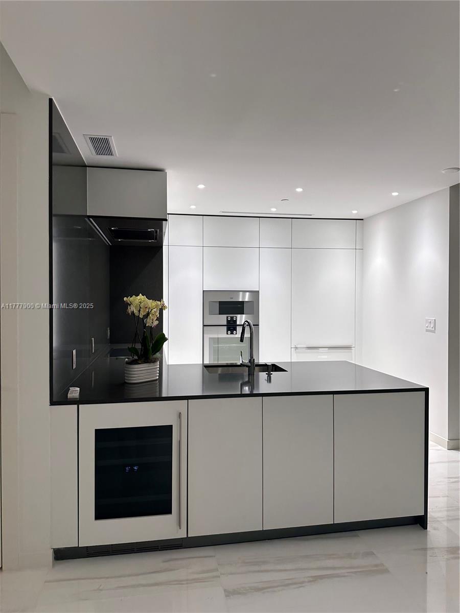 ASTON MARTIN - Residential Lease