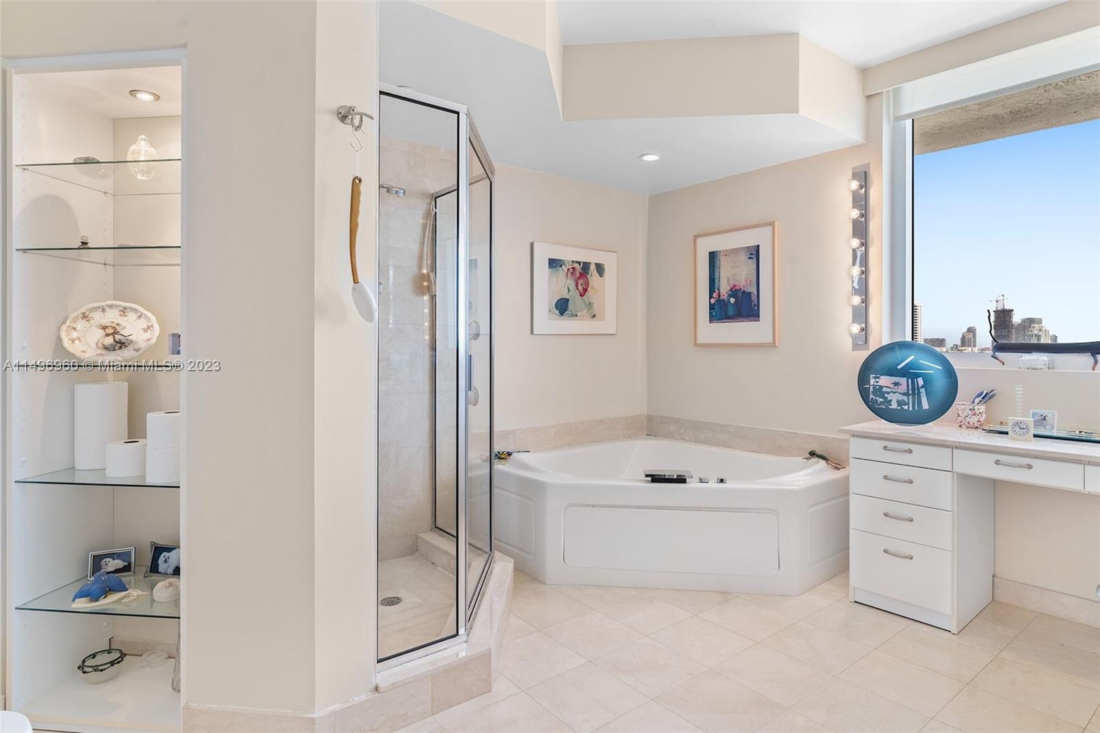 THE GRAND VENETIAN CONDO - Residential