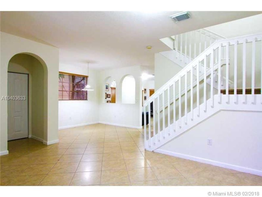 Large beautiful town-home situated in a great neighborhood.Formal dining room and family room open to kitchen.NEW SS kitchen appliances and convenient washer and dryer on the first floor. Half bathroom conveniently located downstairs with 4 bedrooms and 2 full baths upstairs.Pets ok ( up to 2 ) with a non refundable deposit of $ 250 per pet. CABLE AND INTERNET INCLUDED. Please submit credit report , lease application , copies DL and pay stubs with your offer.