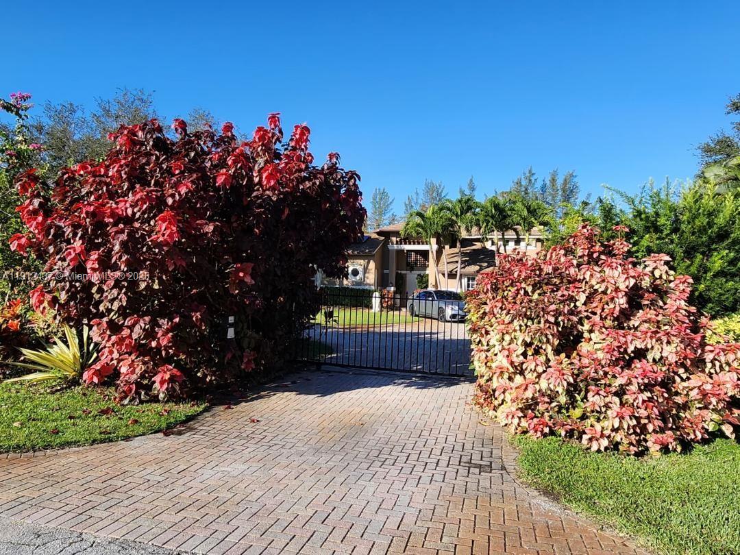 6879 NW 65th Terrace