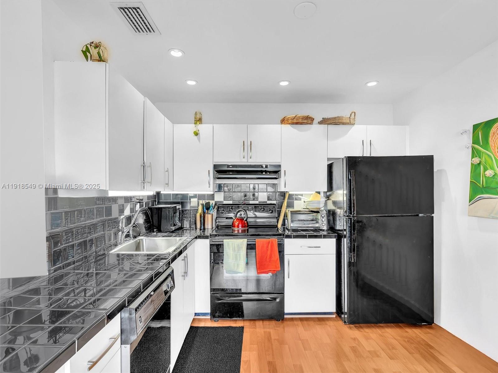 MARINER VILLAGE GARDEN CO - Residential Lease