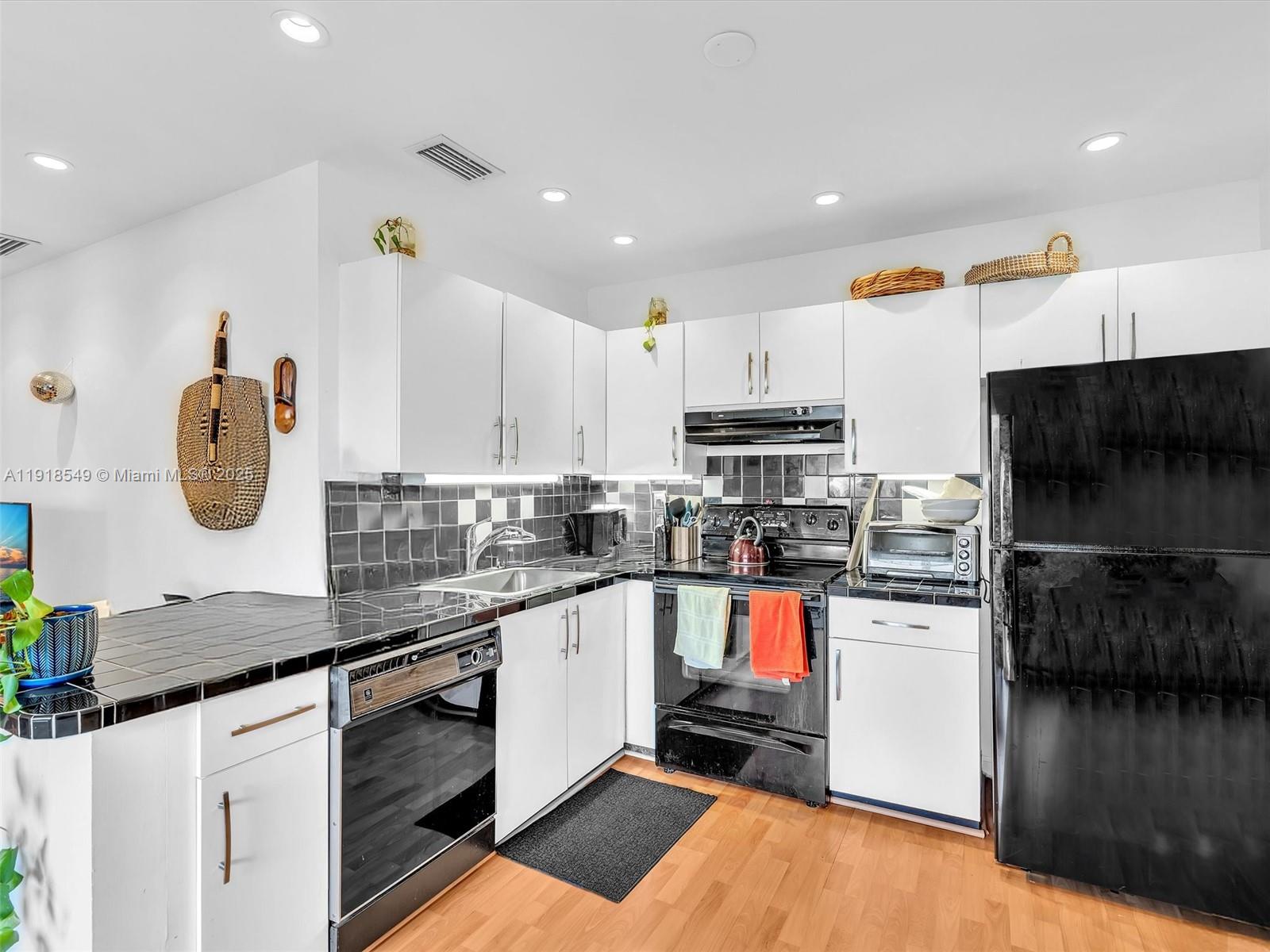 MARINER VILLAGE GARDEN CO - Residential Lease