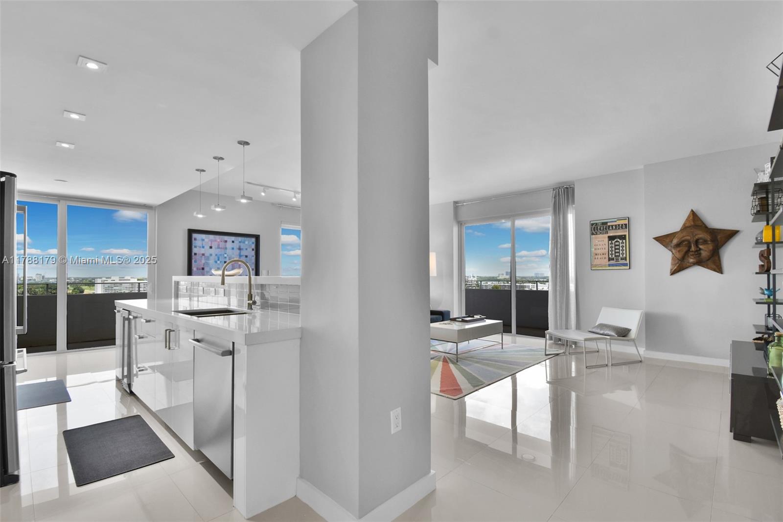 9225 Collins Ave PHH