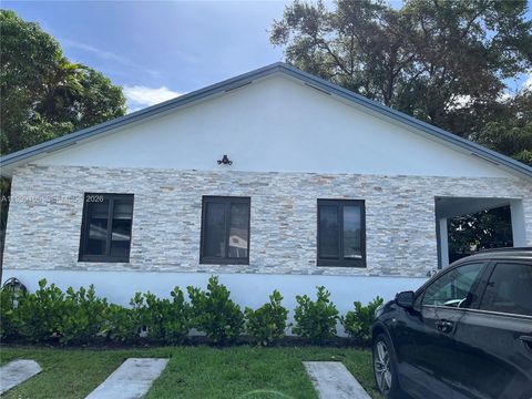 423 NW 32nd Pl 1 Miami FL 33125