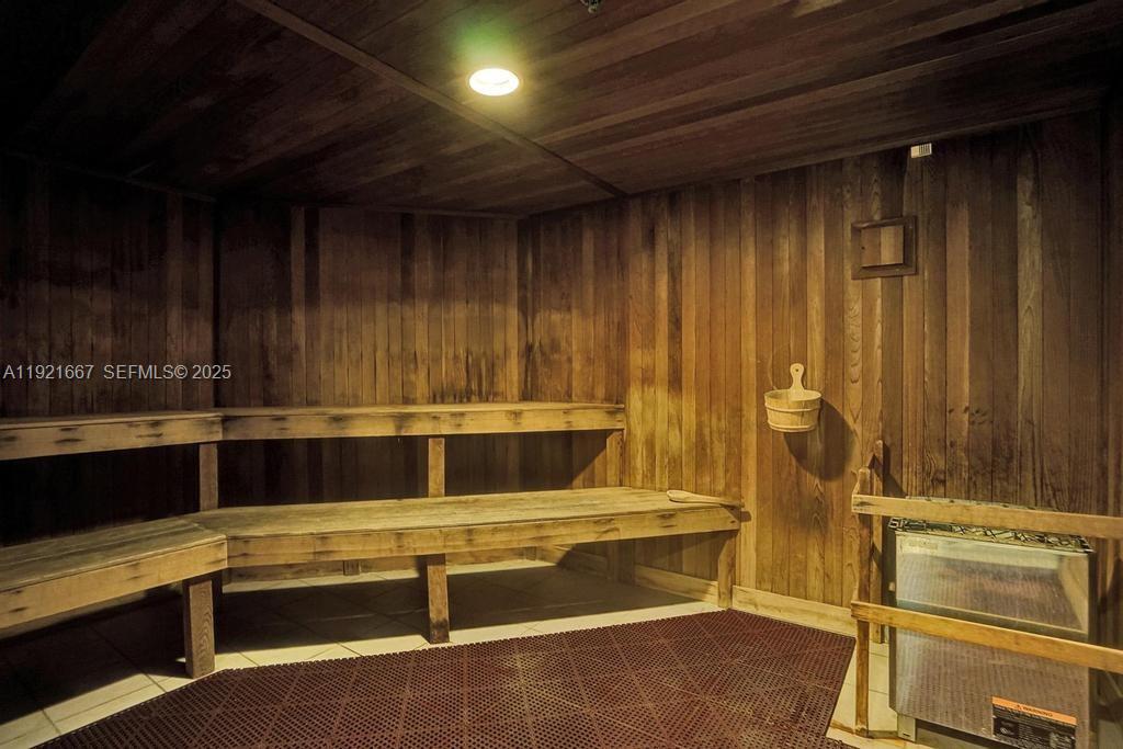 VIZCAYNE NORTH CONDO - Residential Lease