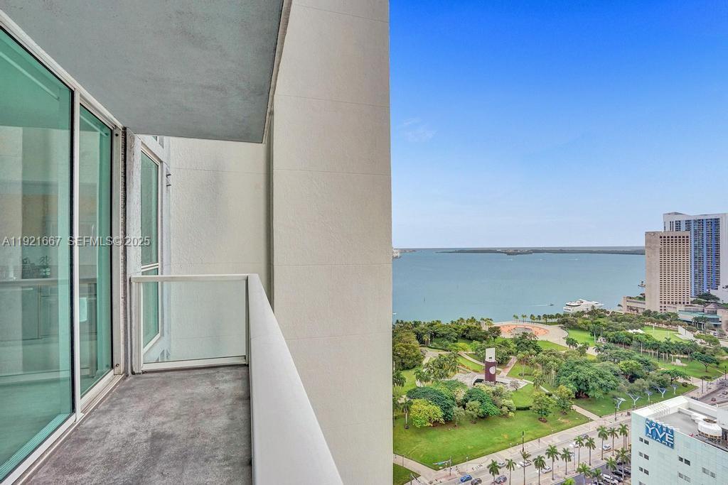 VIZCAYNE NORTH CONDO - Residential Lease