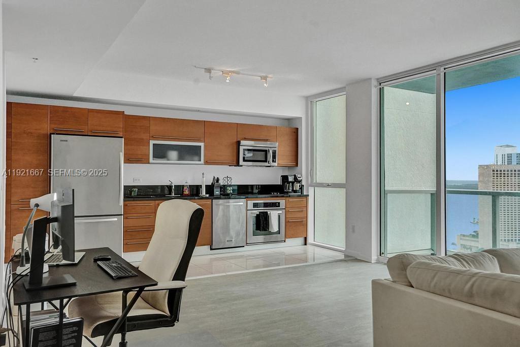 VIZCAYNE NORTH CONDO - Residential Lease