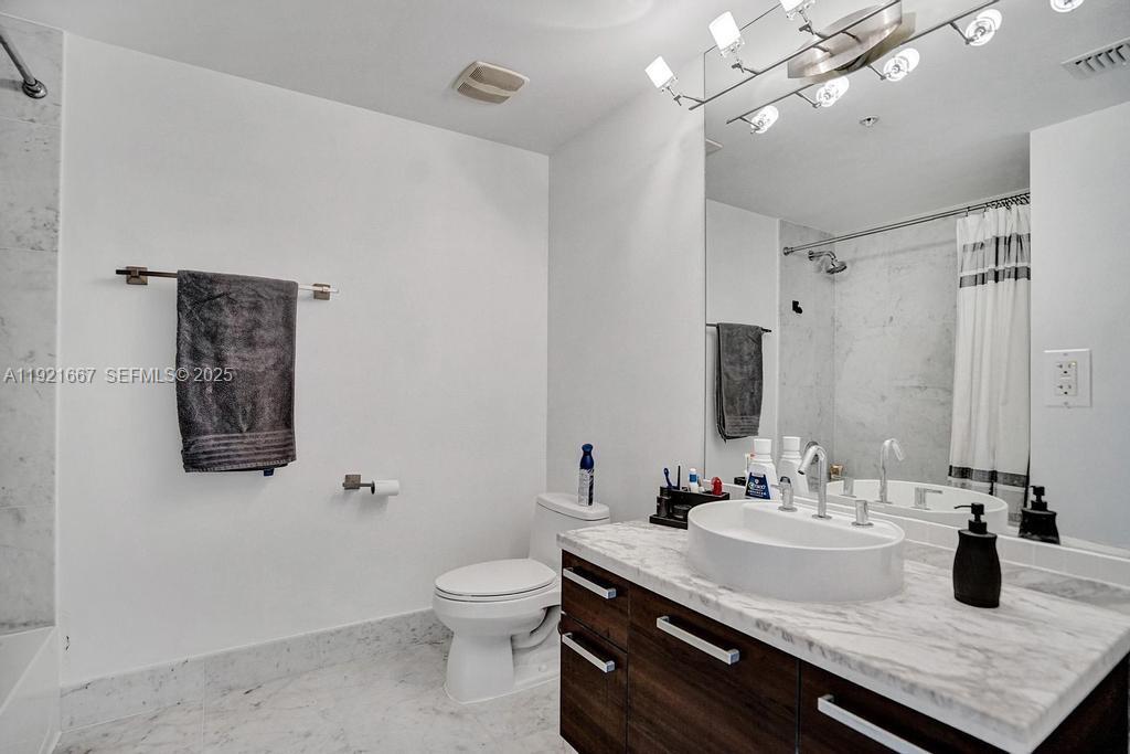 VIZCAYNE NORTH CONDO - Residential Lease