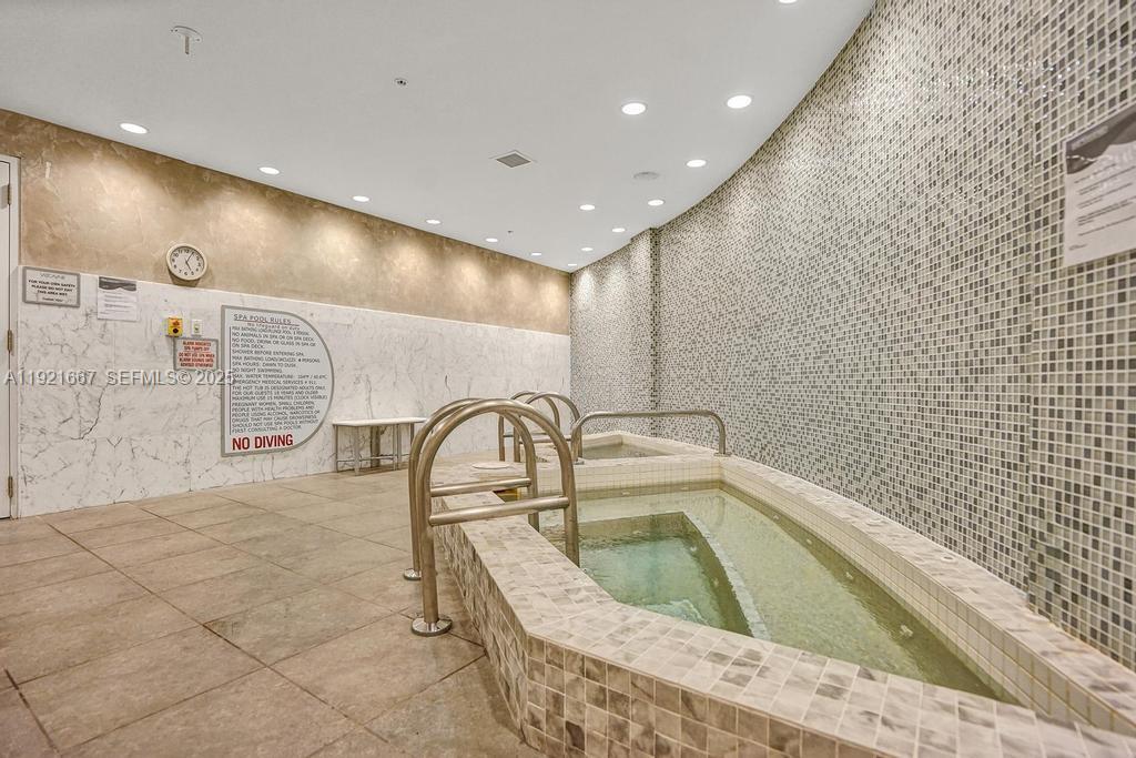 VIZCAYNE NORTH CONDO - Residential Lease