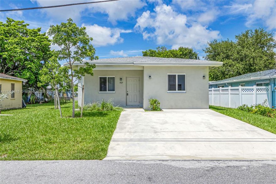 Brand new 5-bedroom, 2-bathroom home in a desirable Pompano Beach area, featuring new appliances and ready for immediate move-in. Located near top schools like Sanders Park Elementary School, Pompano Beach Middle School, and Blanche Ely High. Just a short walk to East Atlantic Boulevard and the New Downtown, with plenty of restaurants, shops, and cafs nearby. We welcome Section 8 vouchers! Ask us for our specials to move in! We offer incentives if you move in ASAP!