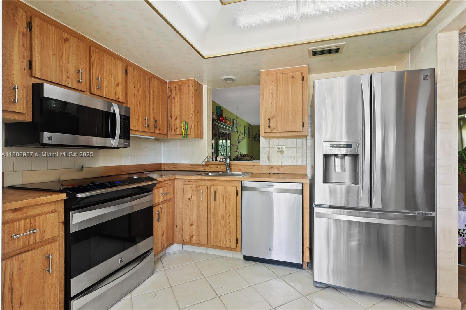 10 OF PALM SPRINGS 2 COND - Residential