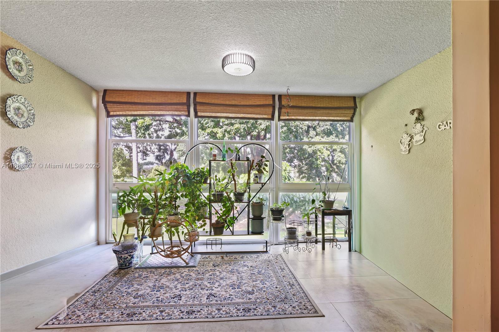 10 OF PALM SPRINGS 2 COND - Residential